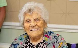 দীর্ঘ জীবনের রহস্য জানালেন বিশ্বের সবচেয়ে বয়স্ক ব্যক্তি, বললেন, ‘কারও সঙ্গে তর্কে জড়াই না’