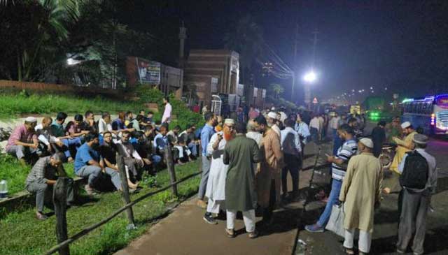 জাবির ডেইরি গেট এলাকায় শিবির সমর্থকদের অবস্থান। ছবি: সংগৃহীত