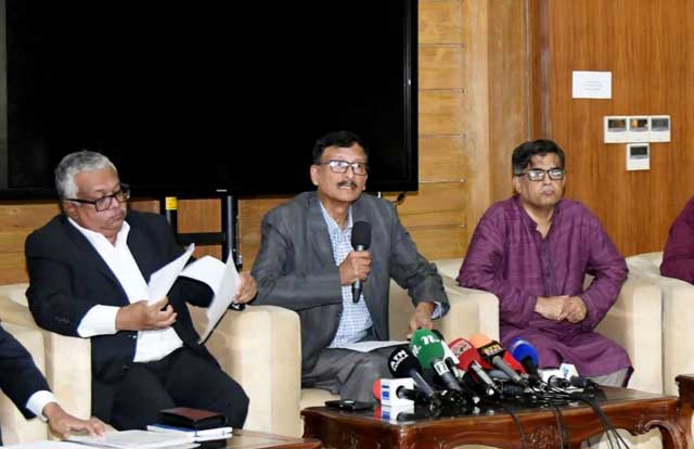  সংবাদ সম্মেলনে পররাষ্ট্র উপদেষ্টা তৌহিদ হোসেন। ছবি: সংগৃহীত
