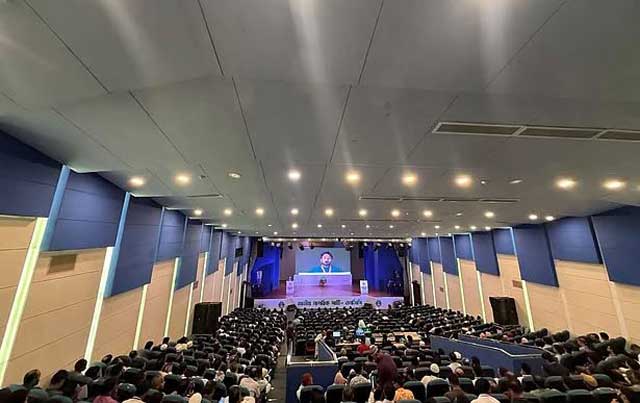 জাতীয় নাগরিক পার্টির (এনসিপি) জাতীয় সমন্বয় সভায় বক্তব্য দেন দলটির আহ্বায়ক নাহিদ ইসলাম। আজ শুক্রবার রাজধানীর শাহবাগের শহীদ আবু সাঈদ ইন্টারন্যাশনাল কনভেনশন সেন্টারেছবি: এনসিপির সৌজন্যে
