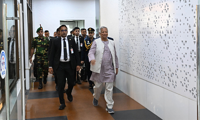 প্রধান উপদেষ্টা অধ্যাপক মুহাম্মদ ইউনূস জাতিসংঘের ৮০তম অধিবেশনে যোগদান শেষে নিউইয়র্ক থেকে আজ দেশে ফিরেছেন। ছবি: প্রধান উপদেষ্টার প্রেস উইং